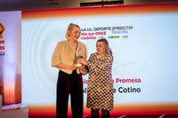 Carolina Yuste recoge su premio en la Gala del Deporte FEDC  2024