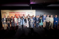 Foto de los premiados en la Gala del Deporte FEDC 2025
