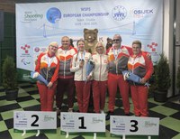 Sonia Rivero y Ager Solabarrieta con sus medallas
