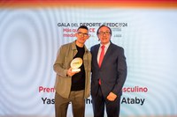 Yassine Ouhdadi recoge su galardón en la Gala del Deporte FEDC 2024