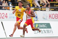 Eduardo Uceda y su guía Diego Folgado corriendo el 100 metros T11