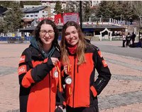 Foto cortesía Fundación Dalma: Alejandra Requesens junto a Victoria Ibáñez