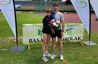 Gara Fuentes y su guía Jaime del Río en Basauri